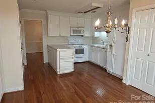 7513 Red Oak Ln, Charlotte, NC 28226 - Photo 4
