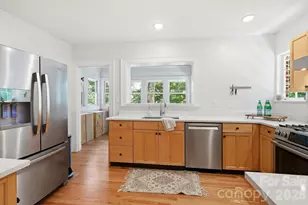 23 Warwick Pl, Asheville, NC 28804 - Photo 12
