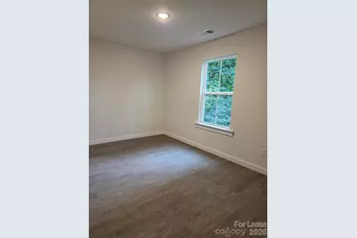 104 10th Avenue SE, Hickory, NC 28602 - Photo 4