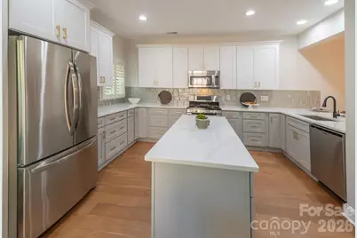9323 Bonnie Briar Circle, Charlotte, NC 28277 - Photo 8