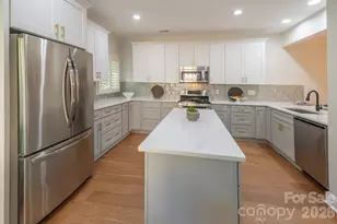 9323 Bonnie Briar Cir, Charlotte, NC 28277 - Photo 8
