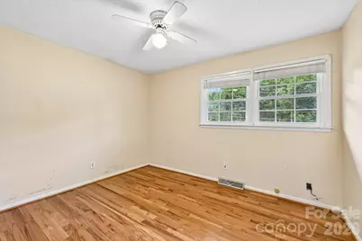 8417 Rolling Hills Avenue, Hickory, NC 28602 - Photo 10