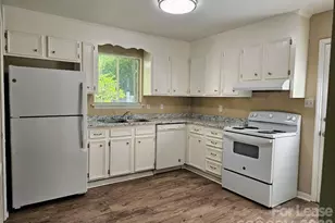 6815 Water Mill Ct, Charlotte, NC 28215 - Photo 2
