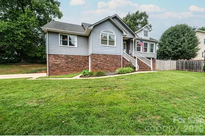 4158 Arrowhead Drive NE, Hickory, NC 28601 - Photo 2