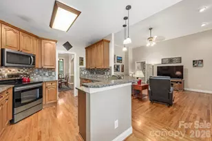 7032 Kidwelly Ln, Matthews, NC 28104 - Photo 14