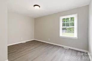 2732 Thornton Rd, Charlotte, NC 28208 - Photo 12