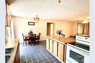 422 US Highway 19E Highway, Spruce Pine, NC 28777 - Photo 4
