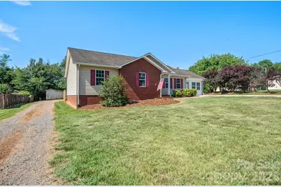 114 Glenwood Valley Drive, Harmony, NC 28634 - Photo 2