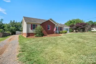 114 Glenwood Valley Dr, Harmony, NC 28634 - Photo 2