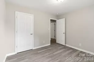 2725 Thornton Rd, Charlotte, NC 28208 - Photo 10