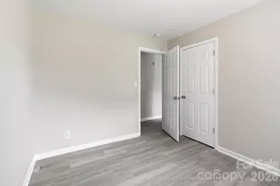 2725 Thornton Rd, Charlotte, NC 28208 - Photo 8