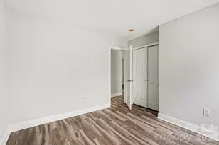 6010 Raisin Tree Ln, Charlotte, NC 28215 - Photo 18