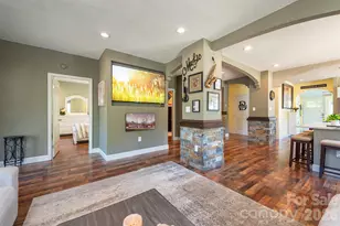 65 Walnut St, Marion, NC 28752 - Photo 8