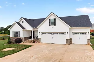 192 Staffordshire Dr, Statesville, NC 28625 - Photo 2