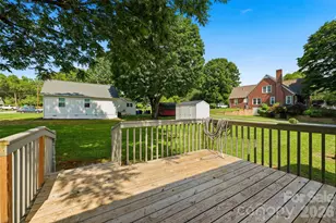 267 S Center St, Taylorsville, NC 28681 - Photo 34