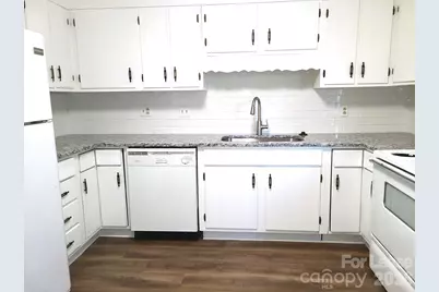 2141 Selwyn Avenue #111, Charlotte, NC 28207 - Photo 2