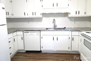 2141 Selwyn Ave, Charlotte, NC 28207 - Photo 2
