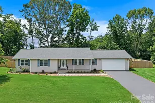 395 Spring Dr, Mars Hill, NC 28754 - Photo 1