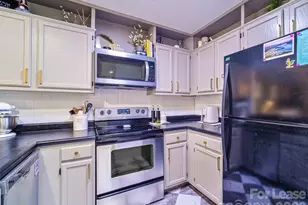 3300 Selwyn Farms Ln, Charlotte, NC 28209 - Photo 8