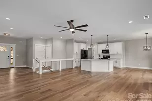 105 Sheila Wynne Dr, Hendersonville, NC 28732 - Photo 10