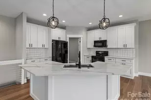 105 Sheila Wynne Dr, Hendersonville, NC 28732 - Photo 14