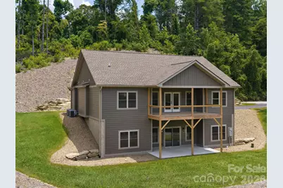 105 Sheila Wynne Drive, Hendersonville, NC 28732 - Photo 2