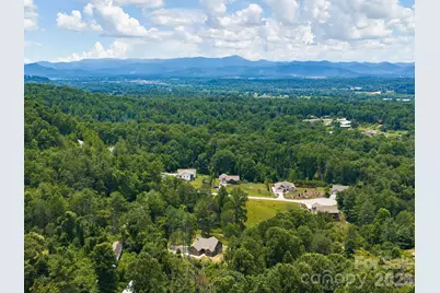 105 Sheila Wynne Drive, Hendersonville, NC 28732 - Photo 4