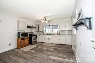 229 E McNeely Ave, Mooresville, NC 28115 - Photo 14