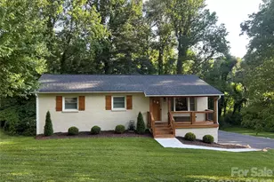10 Oakwood Dr, Weaverville, NC 28787 - Photo 2