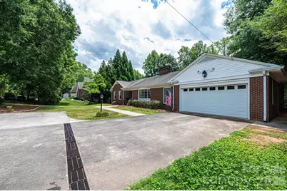 1807 5th Street NW, Hickory, NC 28601 - Photo 4