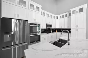 7117 W Sugar Creek Rd, Charlotte, NC 28269 - Photo 10