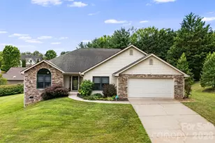 3 Bombay Ct, Candler, NC 28715 - Photo 2