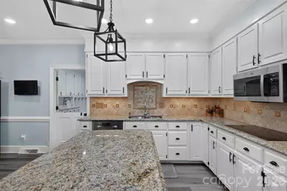 1231 Manicott Drive, Matthews, NC 28105 - Photo 4