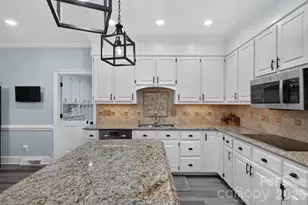 1231 Manicott Dr, Matthews, NC 28105 - Photo 4