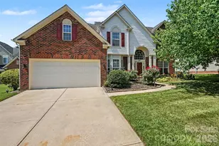 8021 Pelorus Ln, Charlotte, NC 28269 - Photo 2