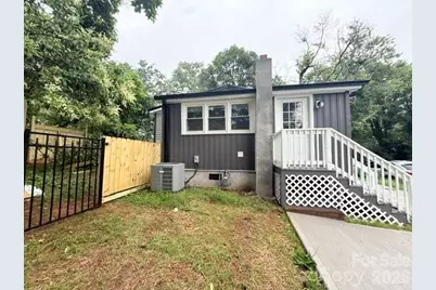304 S Derby Avenue, Newton, NC 28658 - Photo 2