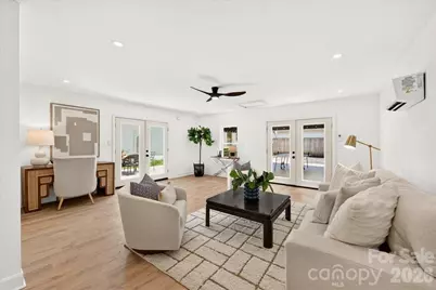 1924 Bentley Place, Charlotte, NC 28205 - Photo 32