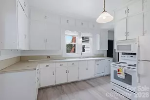 315 W Blakeney St, Pageland, SC 29728 - Photo 2