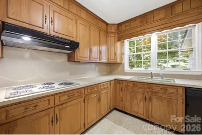 8801 Holiday Drive, Charlotte, NC 28215 - Photo 10