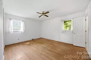 8801 Holiday Dr, Charlotte, NC 28215 - Photo 16