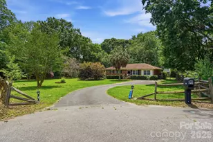 218 Drye Ln, Matthews, NC 28104 - Photo 2