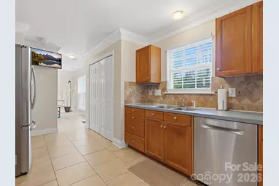 7313 Mapleridge Drive, Charlotte, NC 28210 - Photo 12