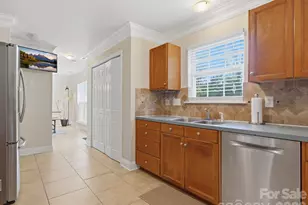 7313 Mapleridge Dr, Charlotte, NC 28210 - Photo 12