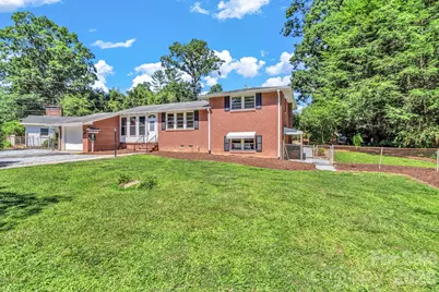 907 W Blue Ridge Road, East Flat Rock, NC 28726 - Photo 2