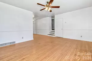 907 W Blue Ridge Rd, East Flat Rock, NC 28726 - Photo 16