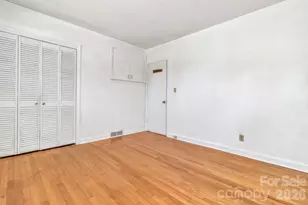 907 W Blue Ridge Rd, East Flat Rock, NC 28726 - Photo 32