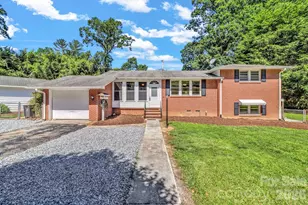 907 W Blue Ridge Rd, East Flat Rock, NC 28726 - Photo 1