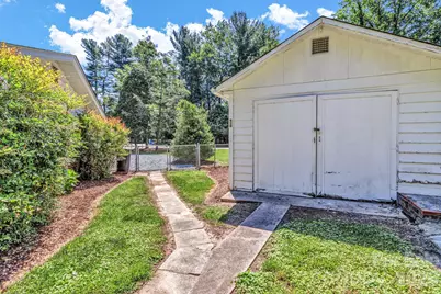 907 W Blue Ridge Road, East Flat Rock, NC 28726 - Photo 42