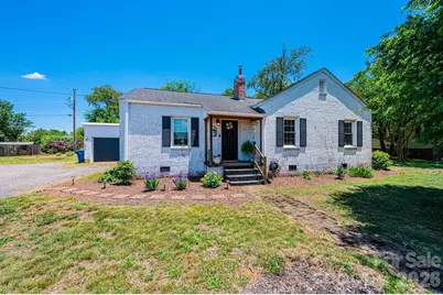 1240 12th Street Place NW, Hickory, NC 28601 - Photo 1