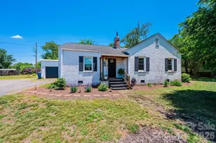 1240 12th St Pl NW, Hickory, NC 28601 - Photo 1